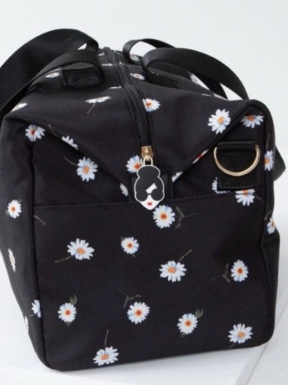 NWT Alice + Olivia Canvas Black Floral Print Weekender Duffel Bag - Picture 2 of 6